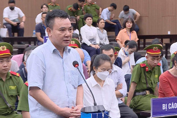 Cựu Phó Giám đốc Công an Hà Nội: 'Không ai bỏ rượu vào cặp khóa số mang đi biếu'