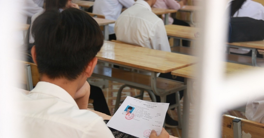 https://vietnamnet.vn/dat-gan-28-diem-van-truot-tot-nghiep-thpt-2023-vi-diem-liet-mon-tieng-anh-2167055.html