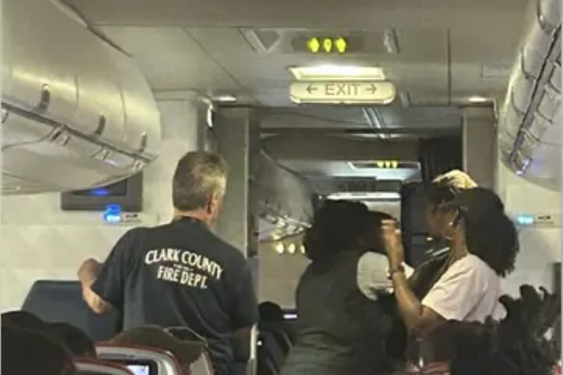 Không có điều hoà, chuyến bay hỗn loạn, nhiều hành khách bất tỉnh