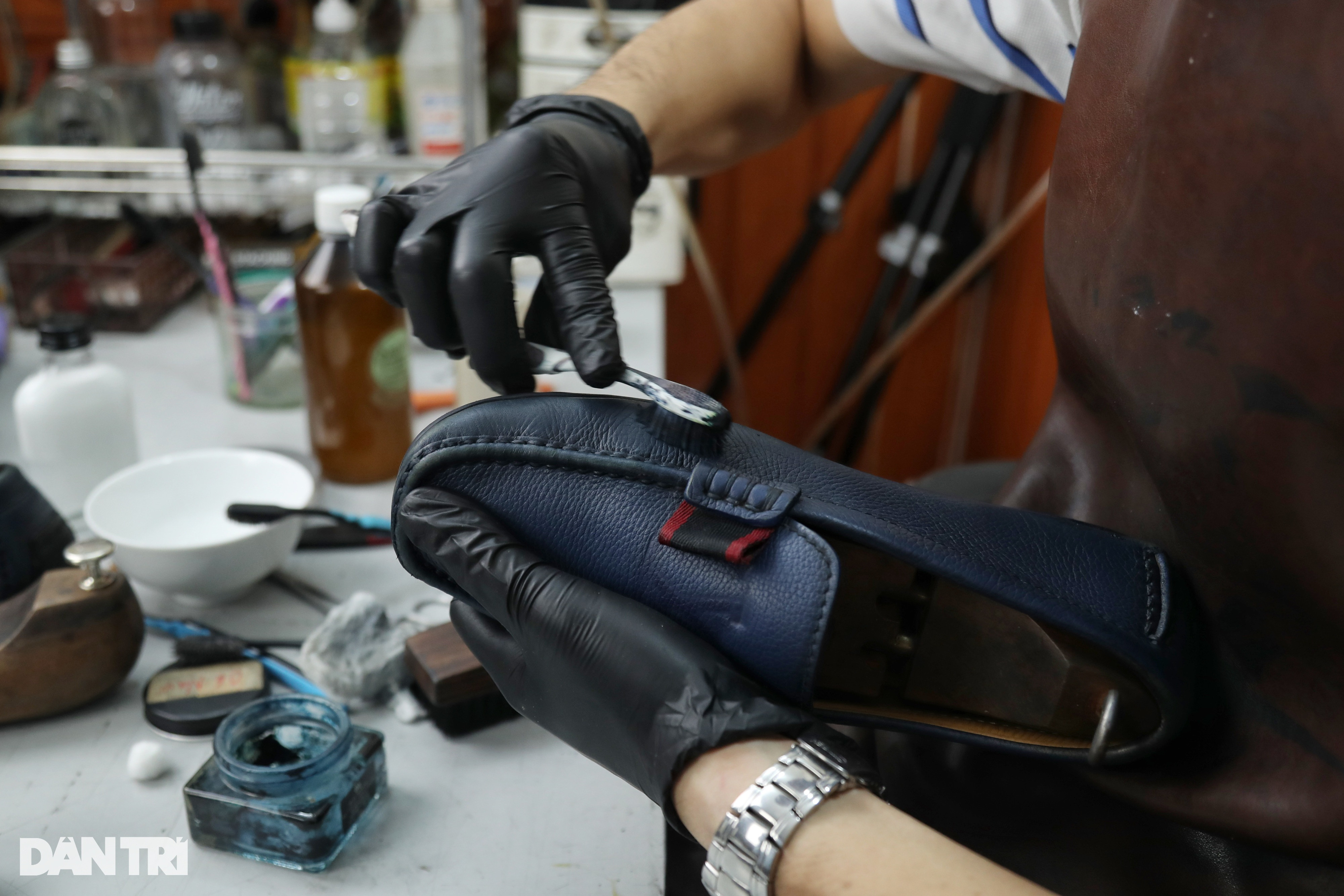 Kỹ sư bỏ việc lương nghìn USD về đánh giày, kiếm hơn 2 tỷ đồng/năm - 3