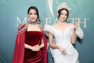 Trương Ngọc Ánh lộng lẫy như 'bà hoàng' bên Miss Earth Mina Sue Choi
