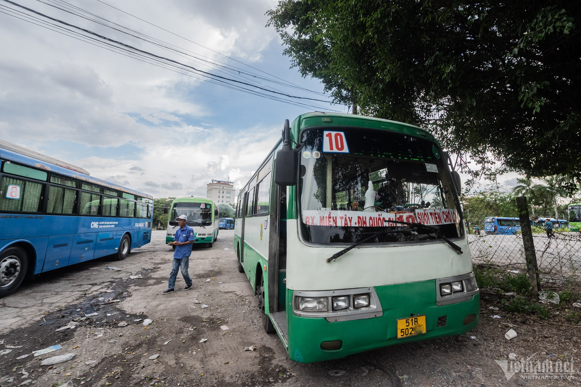 Hàng loạt xe buýt tại TP.HCM hoen gỉ, xuống cấp