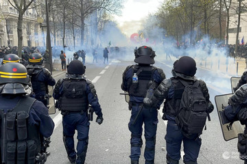 Cảnh sát Pháp bắt hơn 300 người trong đêm, ngăn người dân tụ tập ở Khải Hoàn Môn