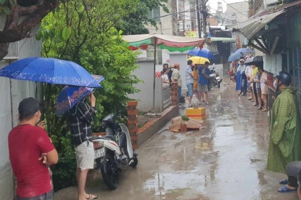 Phát hiện thanh niên 17 tuổi gục chết trên con hẻm ở TP.HCM