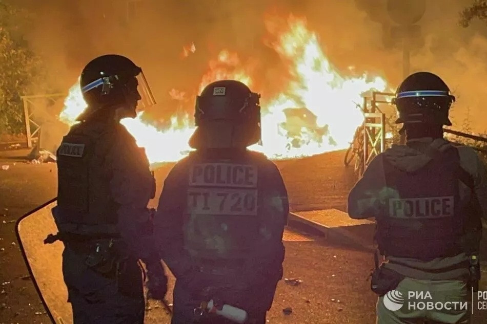 Khoảng 850 cảnh sát, lính cứu hỏa bị thương trong các cuộc bạo loạn ở Pháp