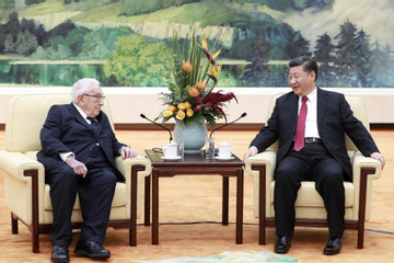 Ông Tập Cận Bình hội đàm với cựu Ngoại trưởng Mỹ Henry Kissinger
