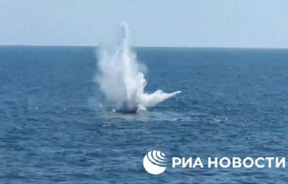 Video Hải quân Nga phá hủy thủy lôi của Ukraine trôi dạt trên Biển Đen