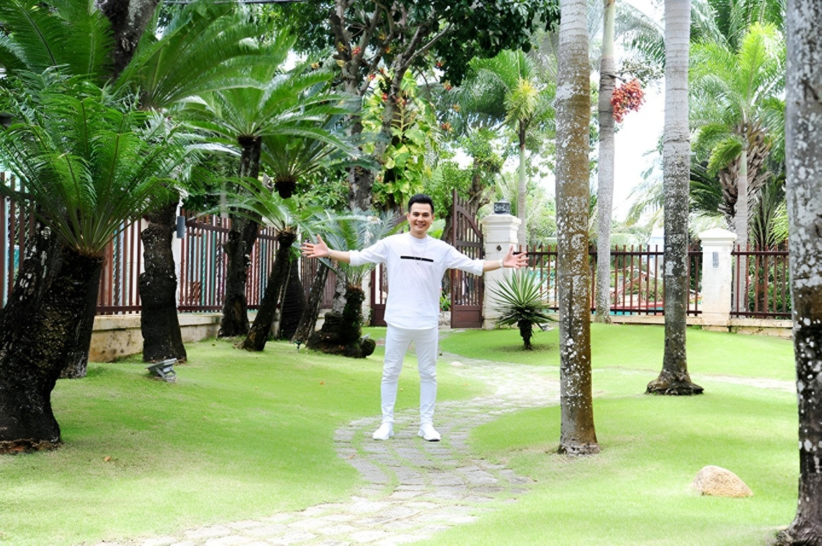 Biệt phủ 4.000 m2 của gia đình ca sĩ Lâm Hùng - Ảnh 2.