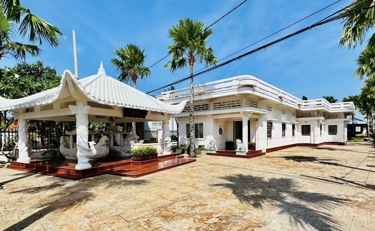 Biệt phủ 4.000 m2 của gia đình ca sĩ Lâm Hùng - Ảnh 3.