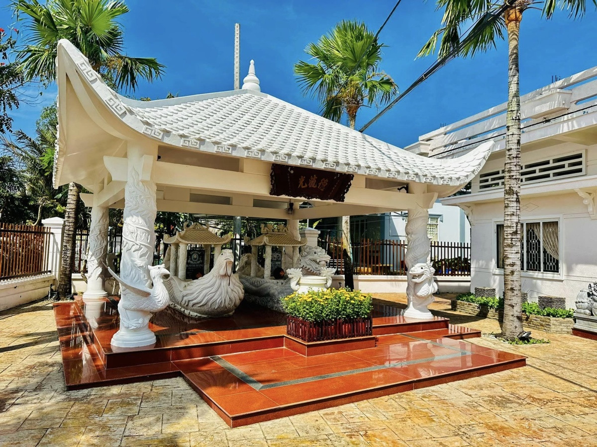 Biệt phủ 4.000 m2 của gia đình ca sĩ Lâm Hùng - Ảnh 4.