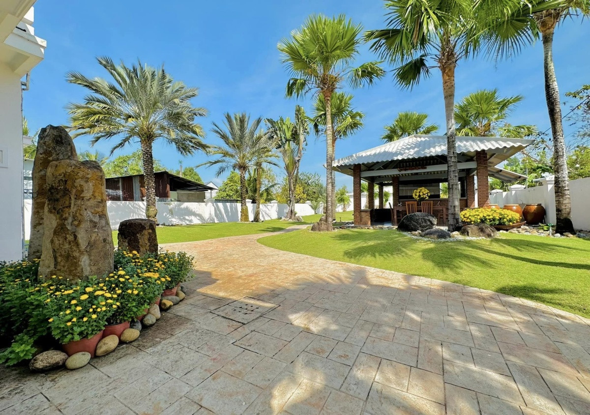 Biệt phủ 4.000 m2 của gia đình ca sĩ Lâm Hùng - Ảnh 5.