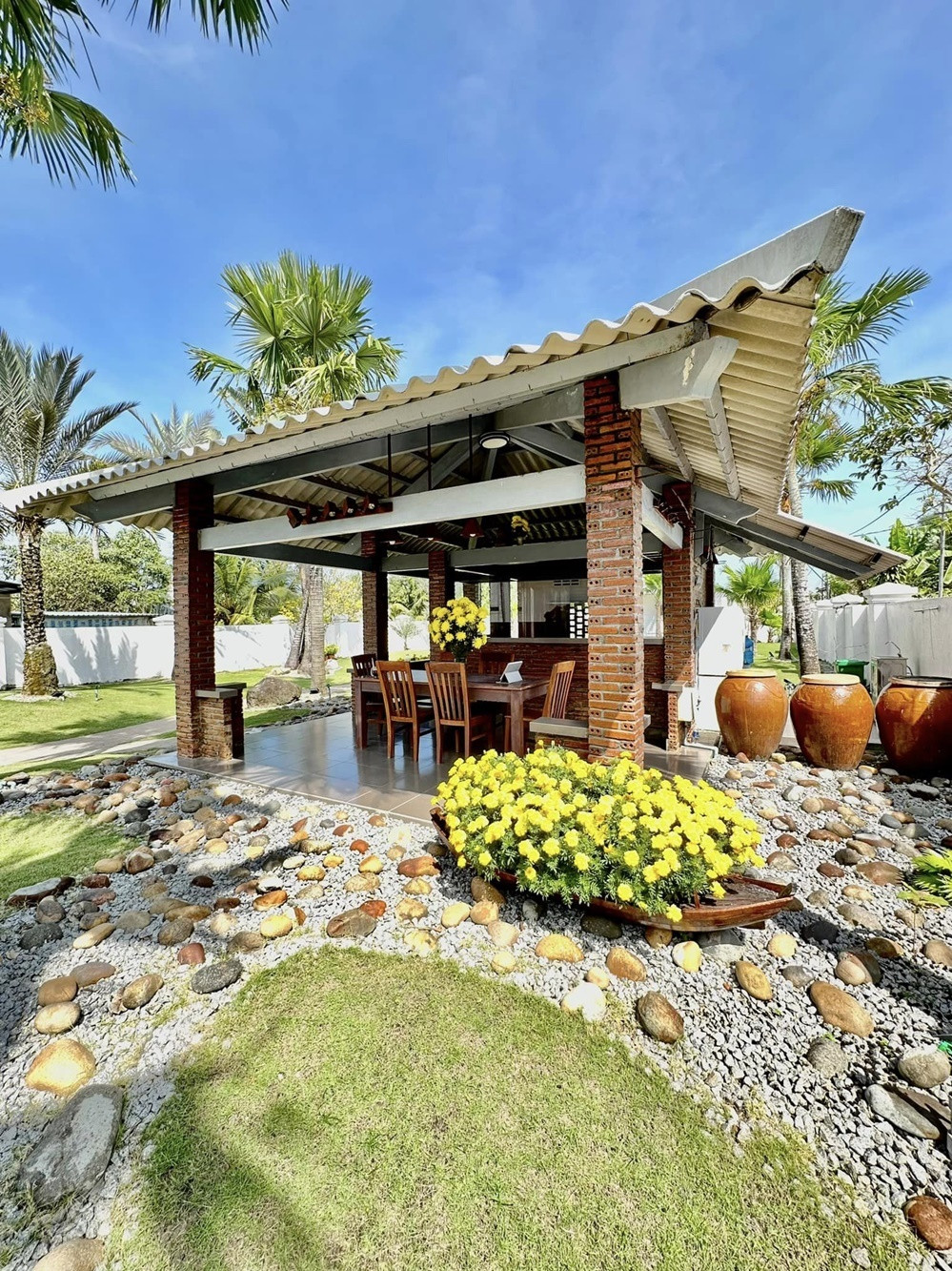 Biệt phủ 4.000 m2 của gia đình ca sĩ Lâm Hùng - Ảnh 7.