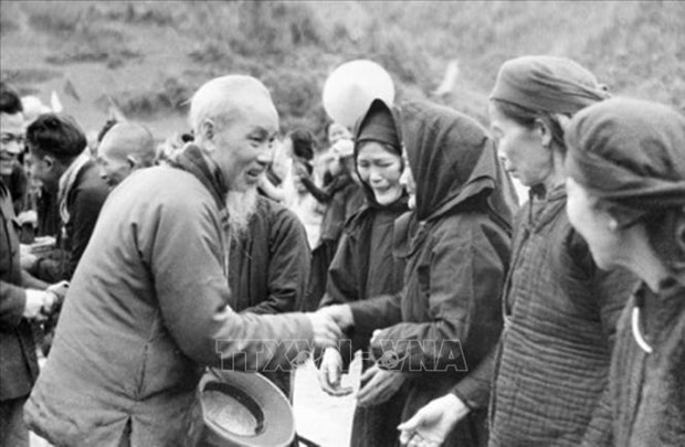 Foreign leaders’ strolls prove freedom, democracy in Vietnam hinh anh 6