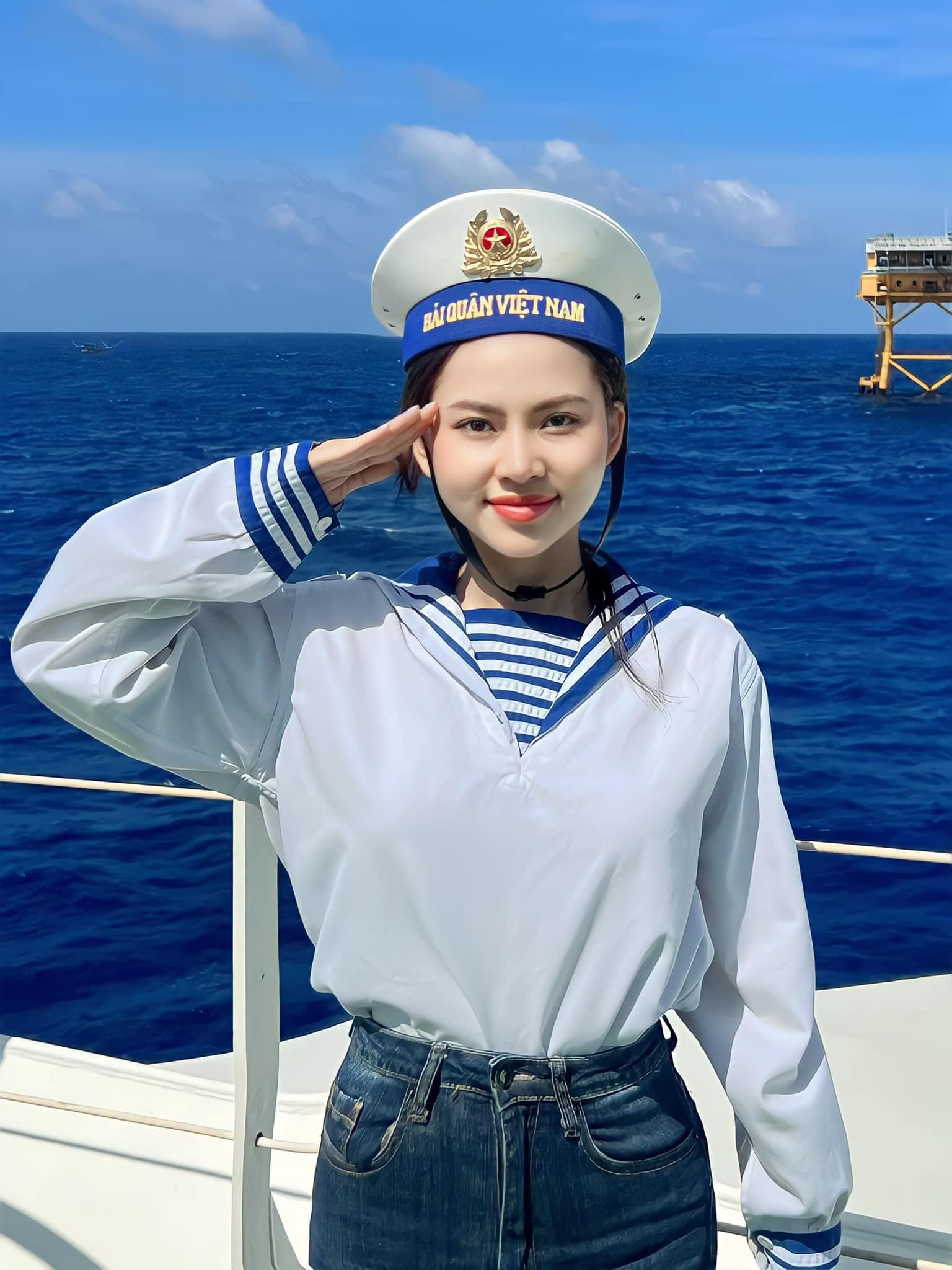 Màn flex làm giảng viên của Midu và khoe thành tích của sao Việt ảnh 8