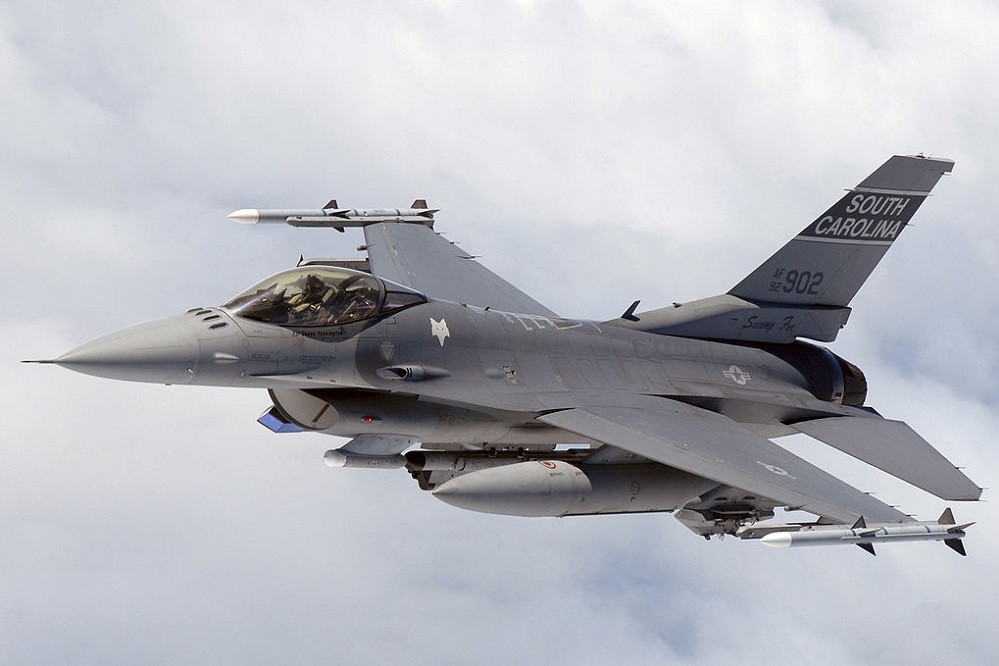 Mỹ ám chỉ thời gian giao F-16 cho Kiev, lính Ukraine nêu nhược điểm xe tăng Pháp