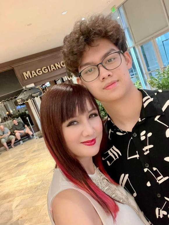 Nữ hoàng ảnh lịch Hiền Mai: Vẻ đẹp không tuổi, viên mãn bên chồng đại gia - 10