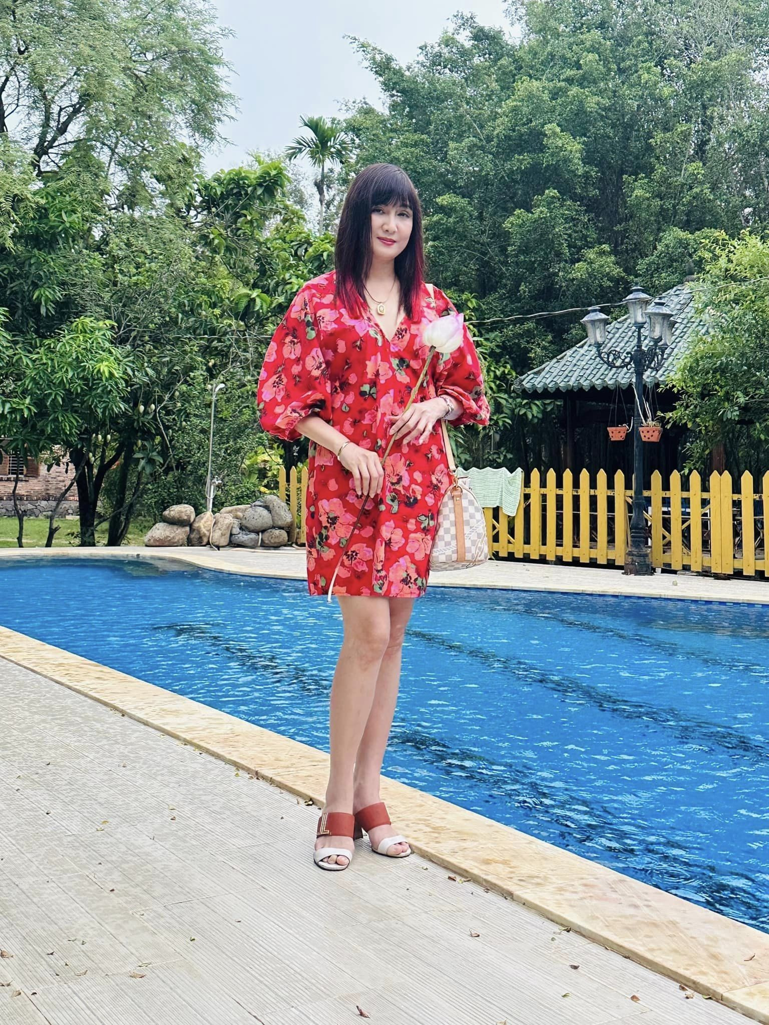 Nữ hoàng ảnh lịch Hiền Mai: Vẻ đẹp không tuổi, viên mãn bên chồng đại gia - 11