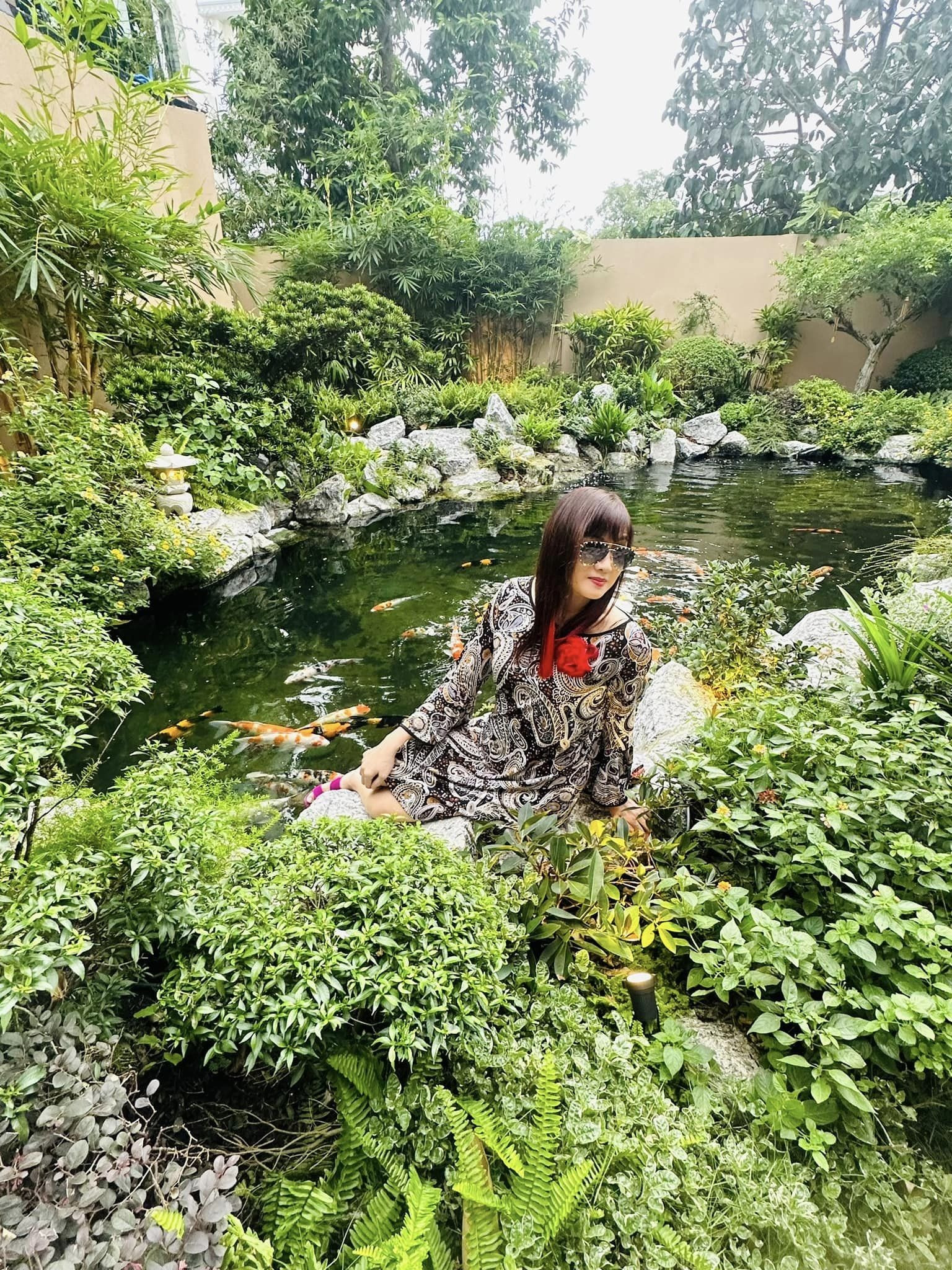 Nữ hoàng ảnh lịch Hiền Mai: Vẻ đẹp không tuổi, viên mãn bên chồng đại gia - 13