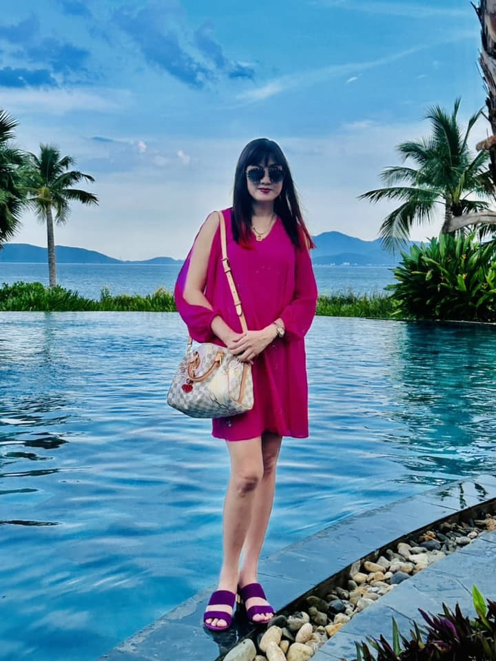 Nữ hoàng ảnh lịch Hiền Mai: Vẻ đẹp không tuổi, viên mãn bên chồng đại gia - 16