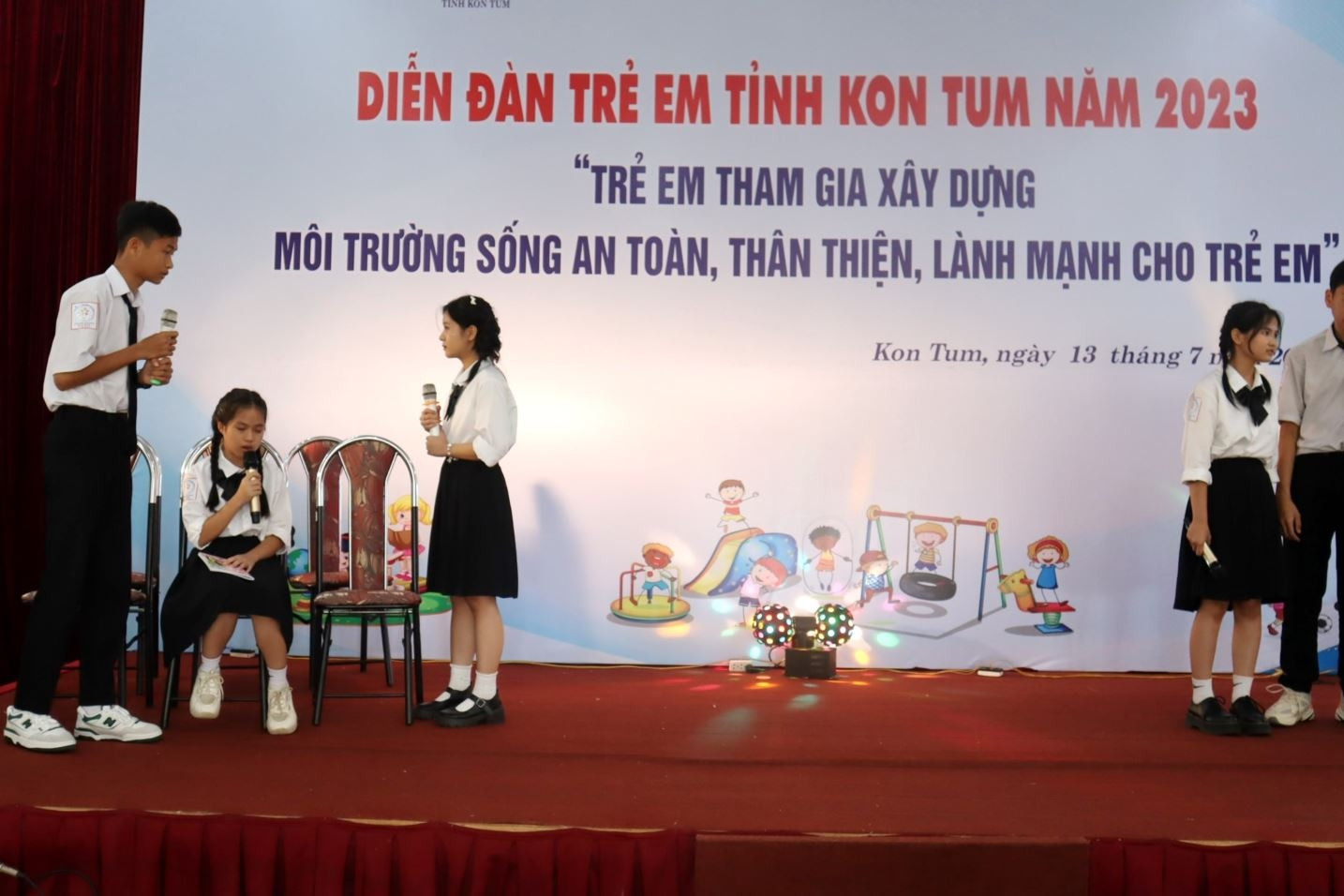 Trẻ em tham gia xây dựng môi trường sống an toàn của chính mình