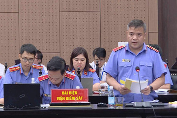 VKS đưa ra nhiều bằng chứng phạm tội của cựu điều tra viên Hoàng Văn Hưng