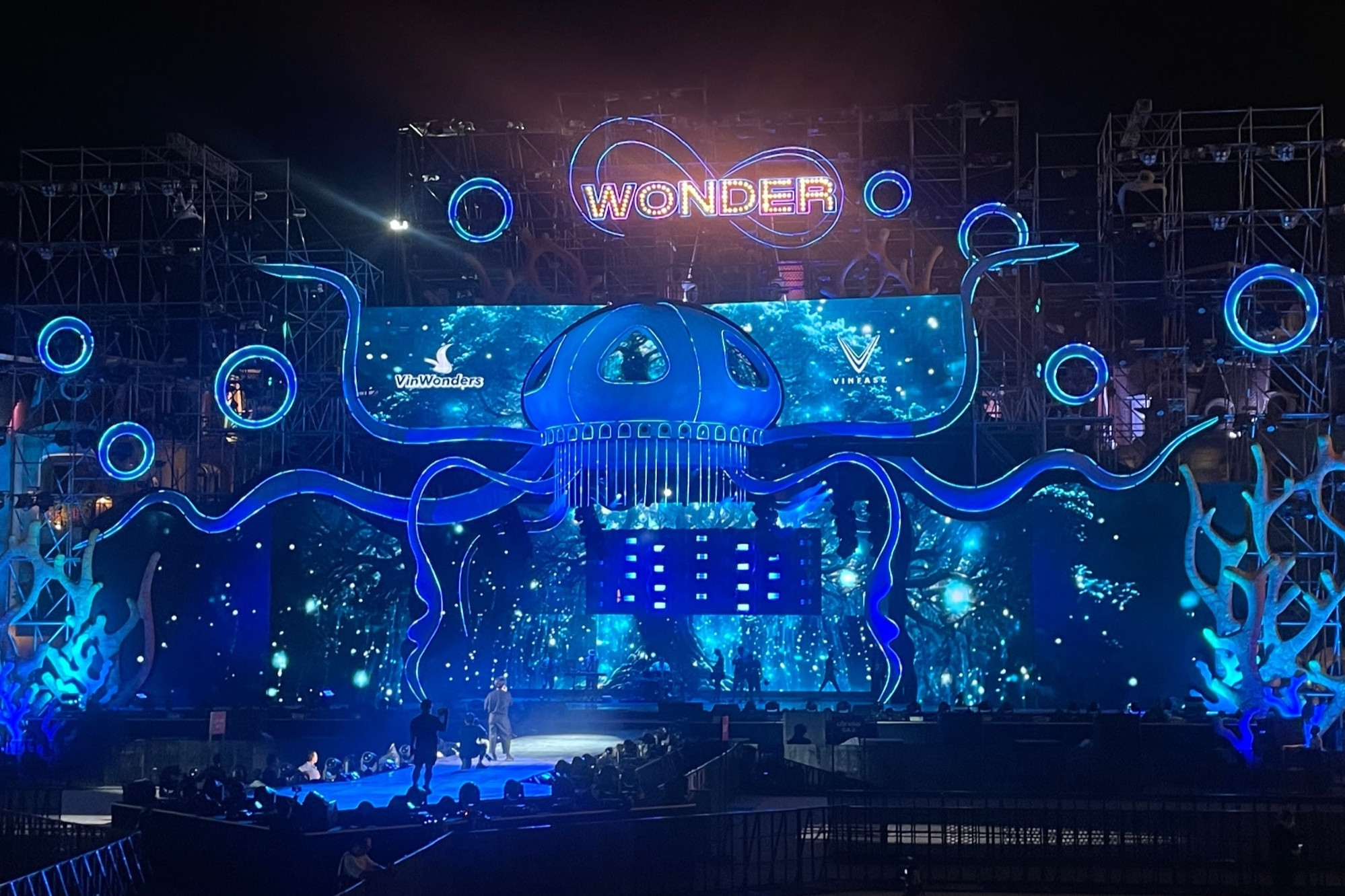 Hé lộ sân khấu tổng duyệt 8Wonder trước giờ G