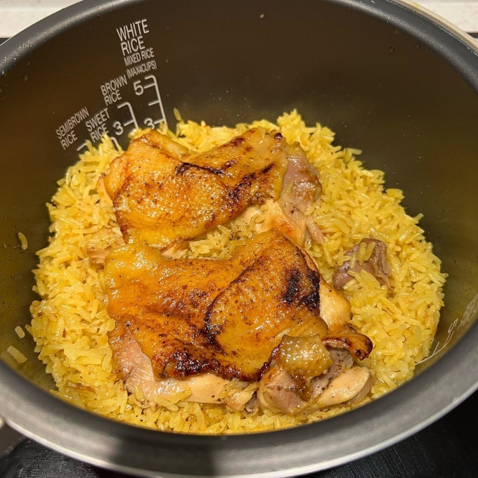 Tăng Thanh Hà bật mí công thức nấu cơm gà cho các con - Ảnh 1.