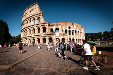 Vì sao khách du lịch không ngừng 'phá hoại' Đấu trường La Mã gần 2.000 năm tuổi?