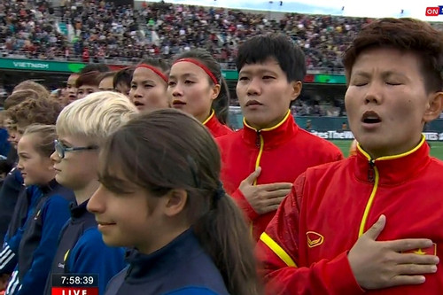 Xúc động khoảnh khắc Quốc ca Việt Nam vang lên ở đấu trường World Cup