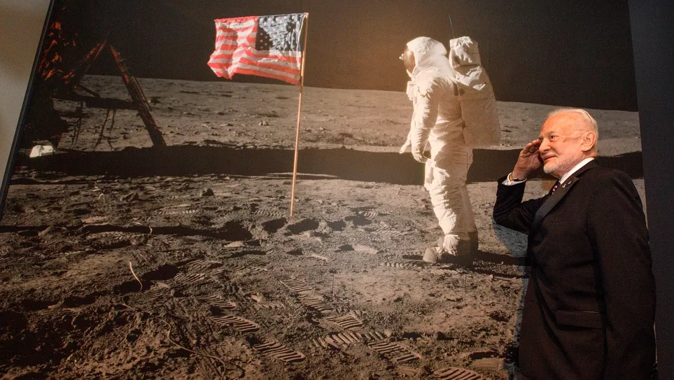Chuyện chưa biết về Buzz Aldrin - người thứ 2 đặt chân lên Mặt Trăng - 1