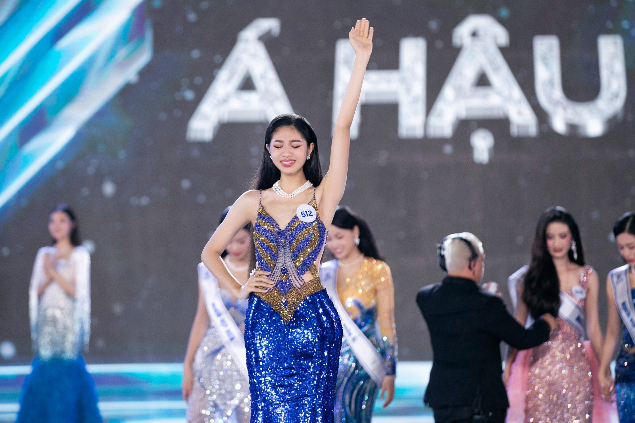 Huỳnh Trần Ý Nhi đăng quang Miss World Vietnam 2023