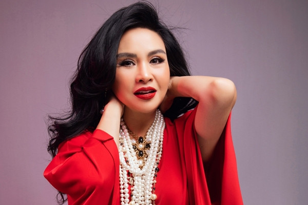 Diva Thanh Lam U60 ngày càng quyến rũ nhờ chăm chút thời trang