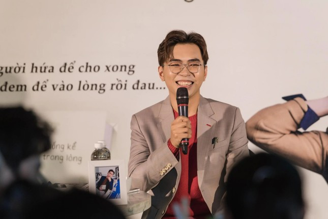 Khi ca sỹ, diễn viên cầm bút ảnh 2