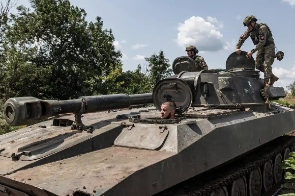 Nga đẩy mạnh tiến công ở Luhansk, Ukraine bàn về thỏa thuận ngũ cốc với NATO