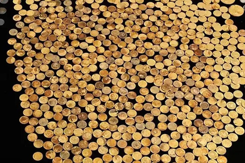 Nông dân Mỹ đào được kho tiền vàng hàng triệu USD ở ruộng ngô