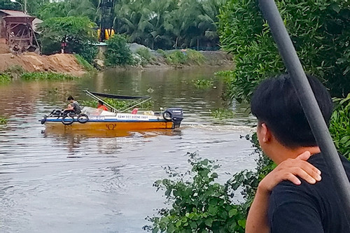 Thách đố thi bơi sau cuộc nhậu, 2 thanh niên mất tích thương tâm