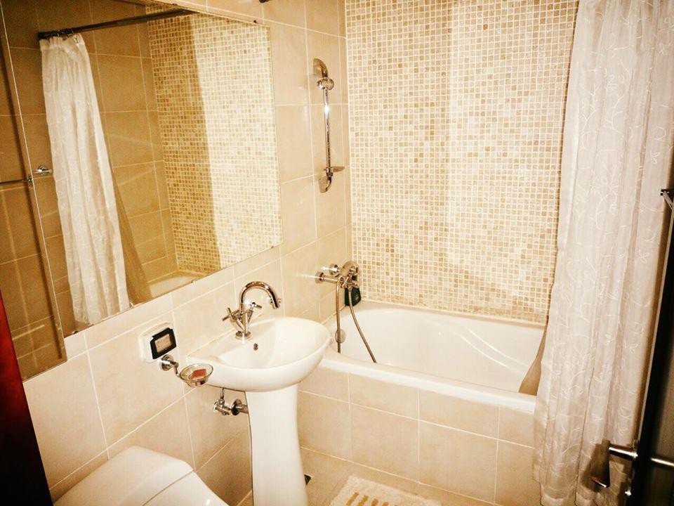 Bất ngờ với nội thất quá đỗi giản dị trong căn hộ đắt giá của tài tử Johnny Trí Nguyễn - Ảnh 8.