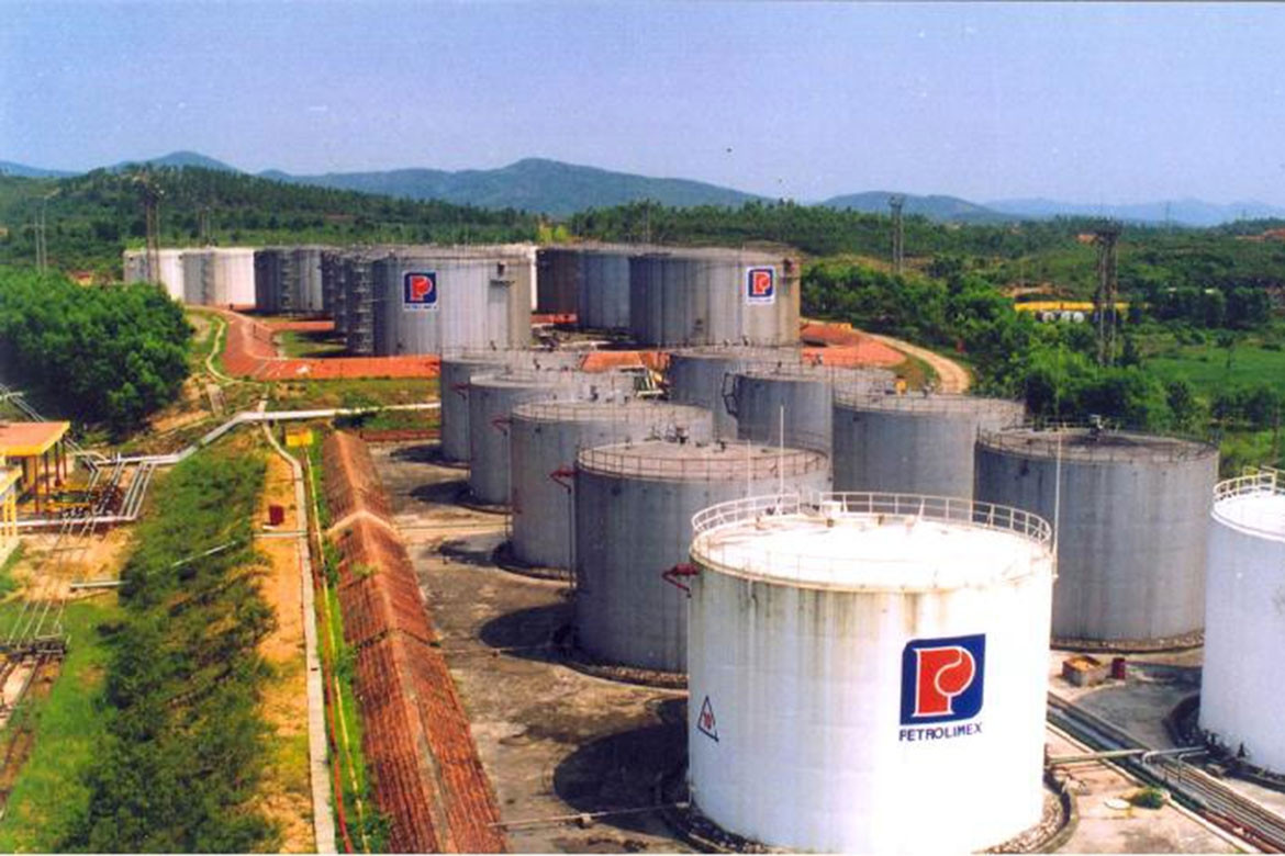 Vietnam considers building new petrol, gas storage system