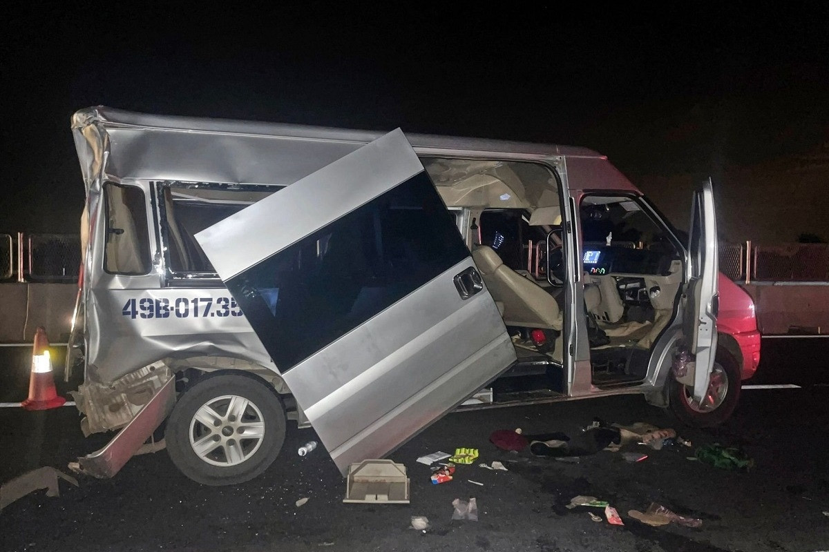 2 ô tô khách tông nhau trên cao tốc Vĩnh Hảo - Phan Thiết