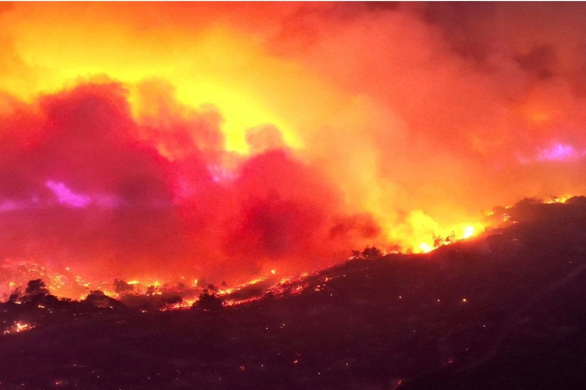 Cháy rừng cực lớn ở Hy Lạp, hàng chục nghìn người phải sơ tán