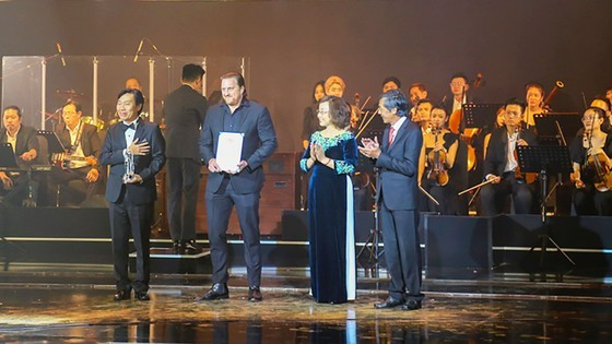 Film industry increases positive impact on local economy ảnh 1