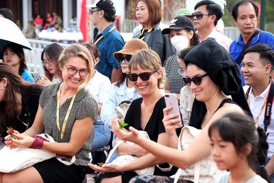 Film industry increases positive impact on local economy ảnh 2