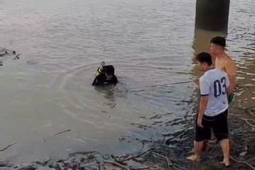 Hai bé trai chết đuối khi tắm sông ở TP.HCM