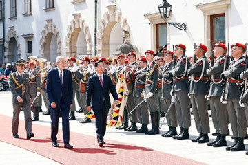 Tổng thống Áo và phu nhân chủ trì lễ đón Chủ tịch nước Võ Văn Thưởng và phu nhân