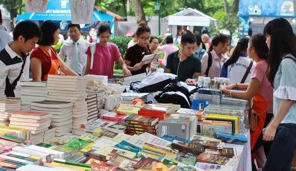 Publishing houses work hard to introduce Vietnamese books abroad hinh anh 1