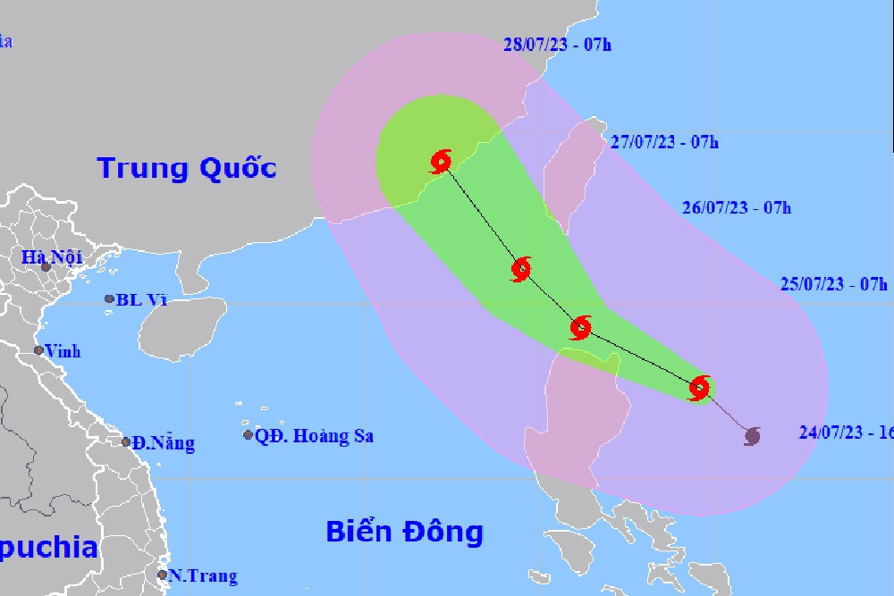 Bão Doksuri áp sát Biển Đông, sức gió giật mạnh trên cấp 17