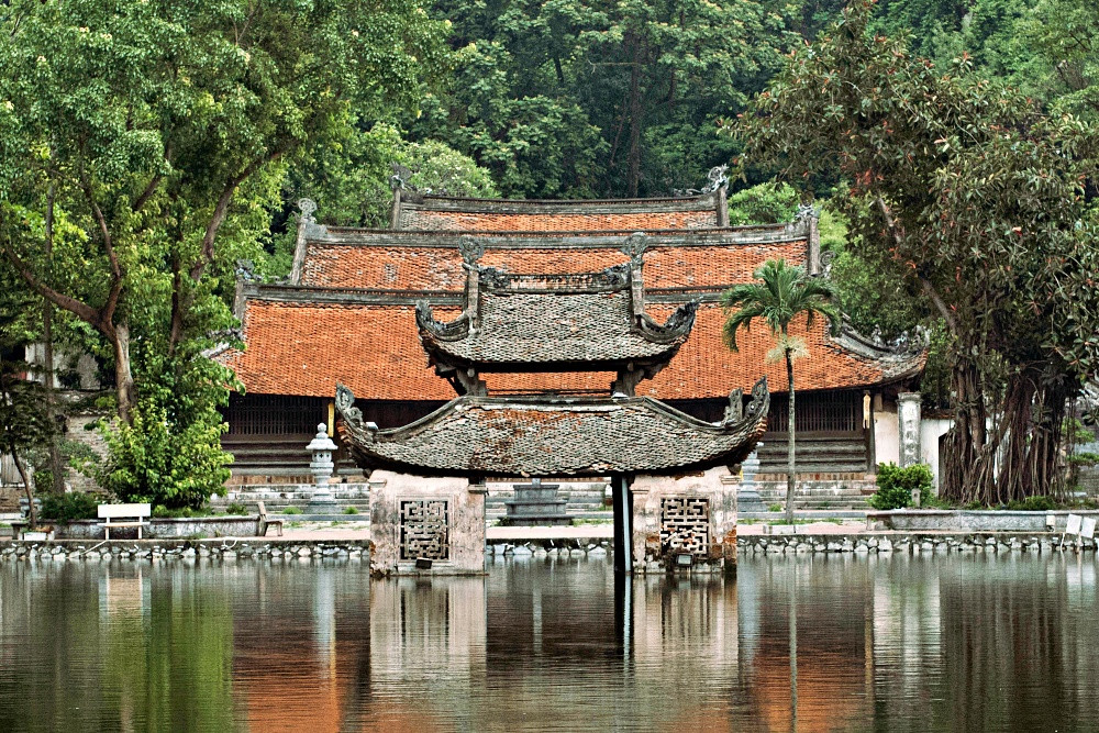 Vẻ đẹp ngôi chùa gần nghìn năm tuổi linh thiêng cổ kính nhất Hà Nội