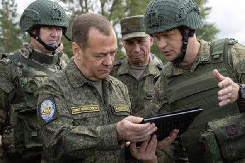 Ông Medvedev dọa đáp trả bất ngờ, Mỹ không ủng hộ Kiev tấn công vào lãnh thổ Nga