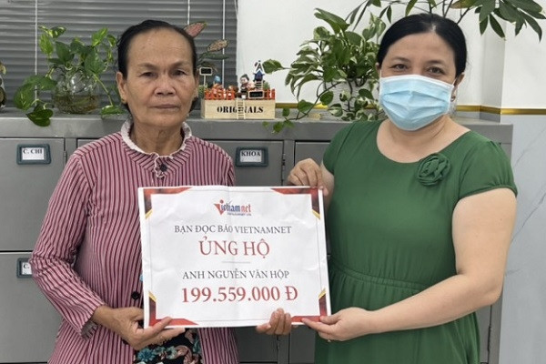 Trao gần 200 triệu đồng do bạn đọc ủng hộ cho anh Nguyễn Văn Hộp