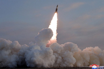 Triều Tiên phóng 2 tên lửa đạn đạo trong đêm